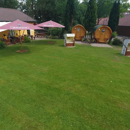 Campingplatz Barrel -schlafen Im Fass