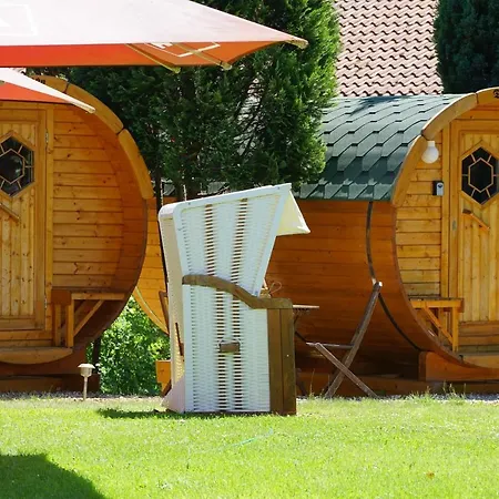مكان تخييم Barrel -schlafen Im Fass