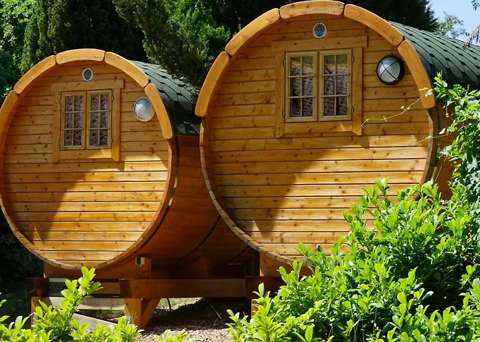 Kamp alanı Barrel -schlafen Im Fass *